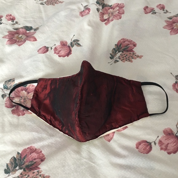Silk face mask: reversible red gold with pocket - Picture 1 of 8